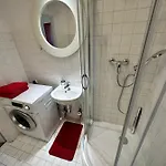 Super Beauty Metro Wifi 65'tv Netflix Hbo Appletv+ Appartement Warschau