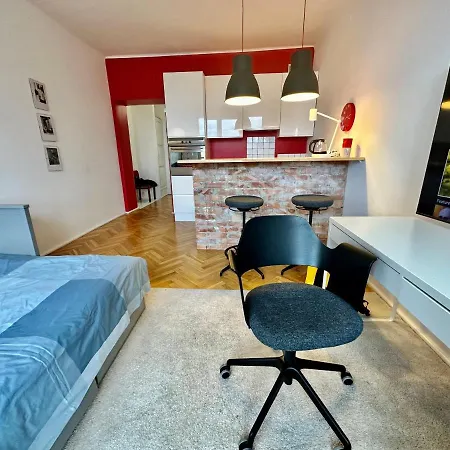 Super Beauty Metro Wifi 65'tv Netflix Hbo Appletv+ Warschau