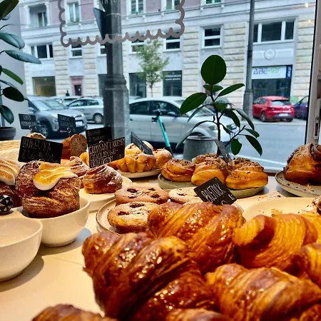 Super Beauty Metro Wifi 65'tv Netflix Hbo Appletv+ Apartamento Varsovia