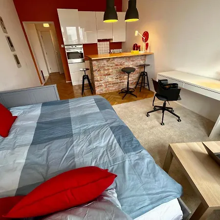 Super Beauty Metro Wifi 65'tv Netflix Hbo Appletv+ Apartment Warsaw