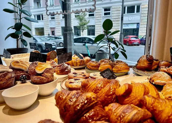 Super Beauty Metro Wifi 65'tv Netflix Hbo Appletv+ Apartment Warsaw