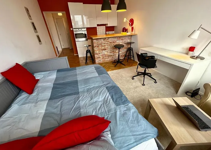 Super Beauty Metro Wifi 65'tv Netflix Hbo Appletv+ Apartment Warsaw