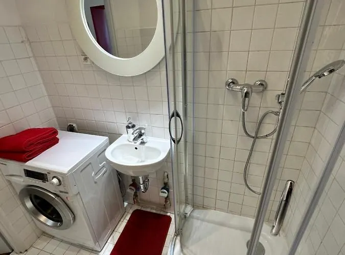 Super Beauty Metro Wifi 65'tv Netflix Hbo Appletv+ Apartment Warsaw