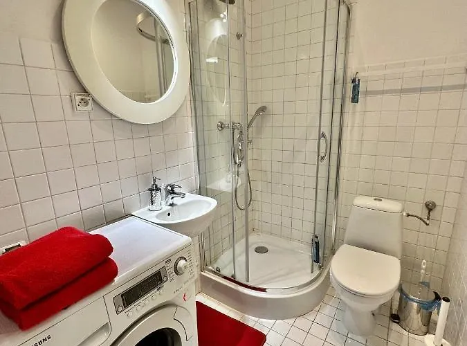 Super Beauty Metro Wifi 65'tv Netflix Hbo Appletv+ Warsaw